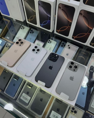 apple-iphone-16-pro-max-apple-iphone-15-pro-max-big-1