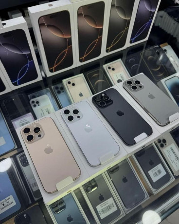 apple-iphone-16-pro-max-apple-iphone-15-pro-max-big-2