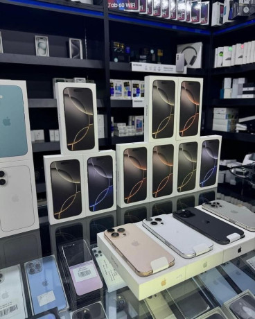 apple-iphone-16-pro-max-apple-iphone-15-pro-max-big-0