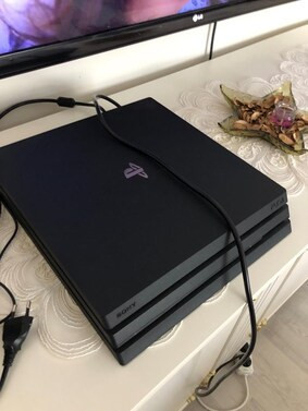ps4-pro-1tb-krejt-i-paster-big-1