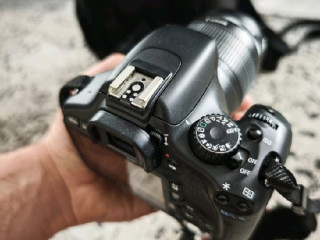 shitet-canon-eos-550d-me-lente-18-55mm-75-300mm-cante-dhe-karikues